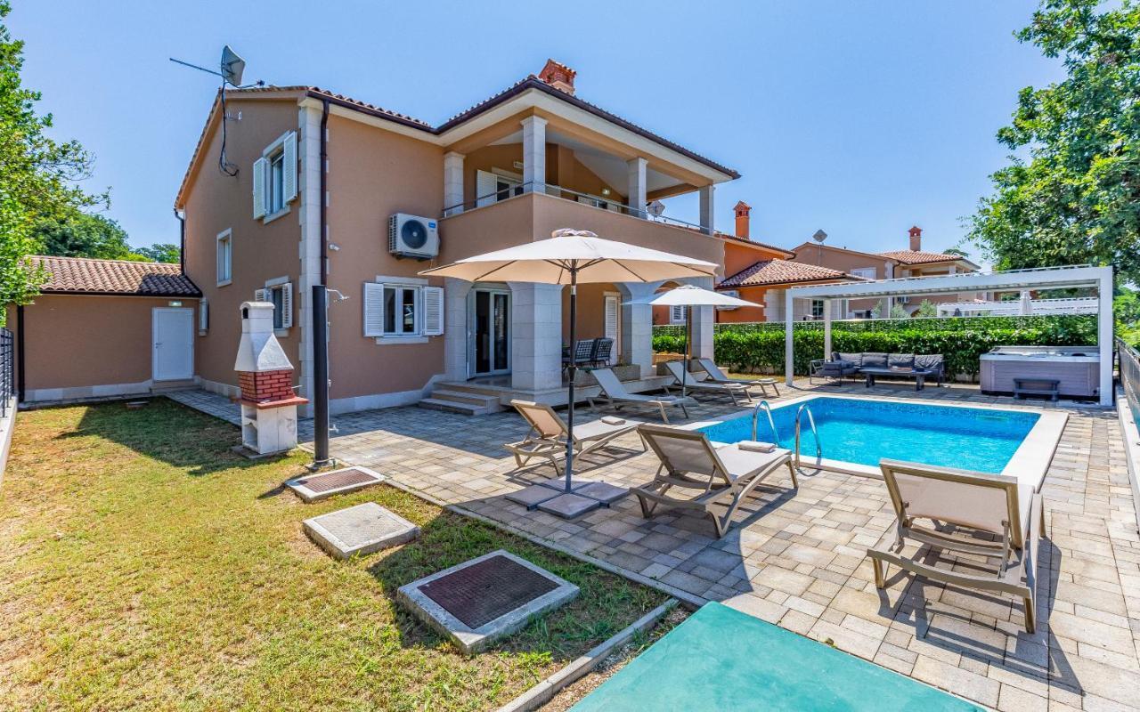 Lotus Villas Resort Пула Экстерьер фото