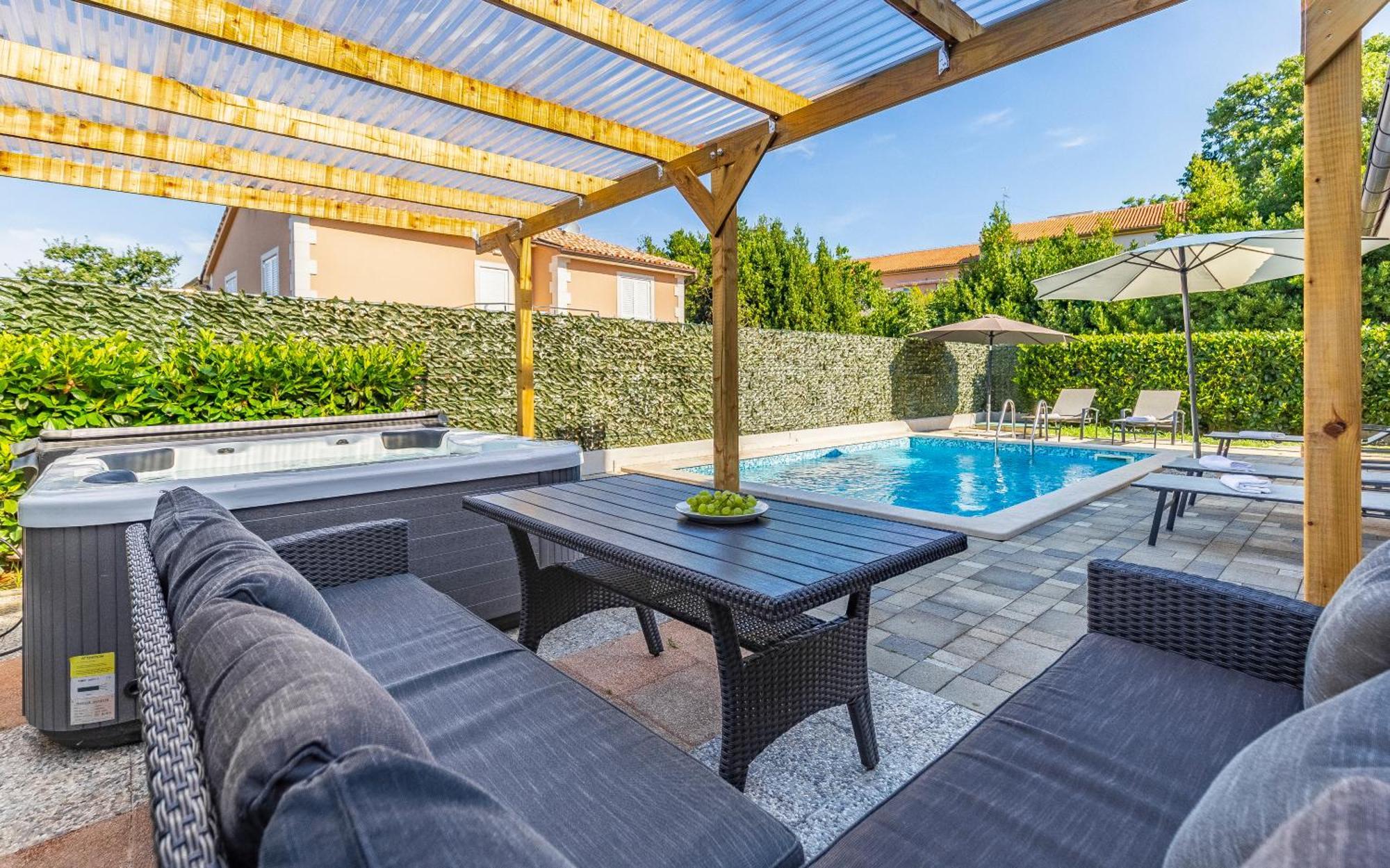 Lotus Villas Resort Пула Экстерьер фото