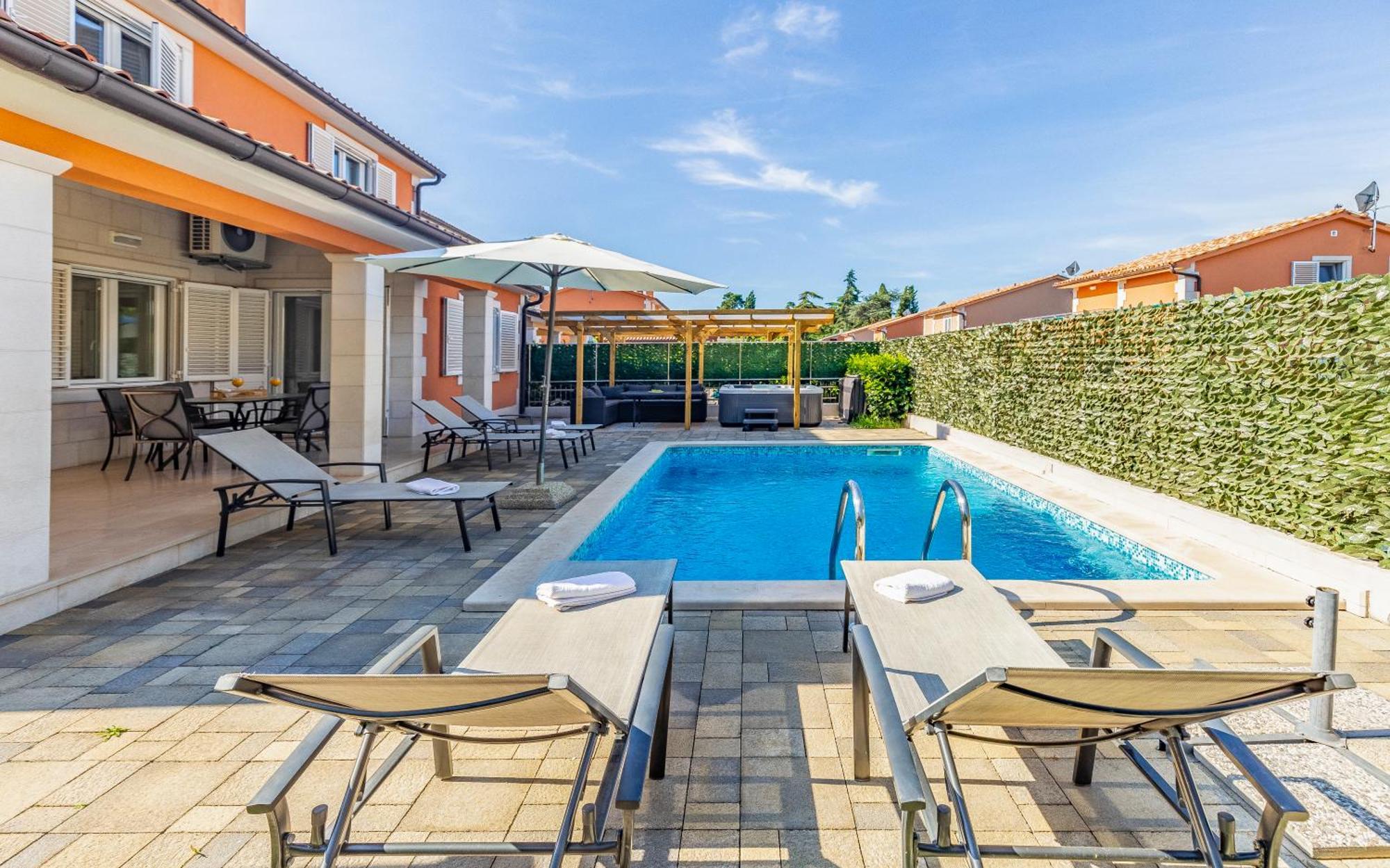Lotus Villas Resort Пула Экстерьер фото
